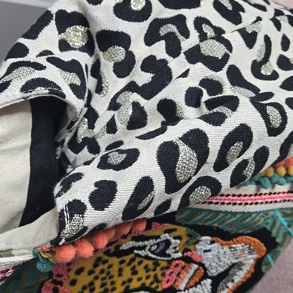 NWT A&B Tiguer Beat Tote - Picture 5 of 10